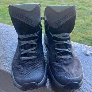 Women's Salomon Outline GTX hiking boots size 6